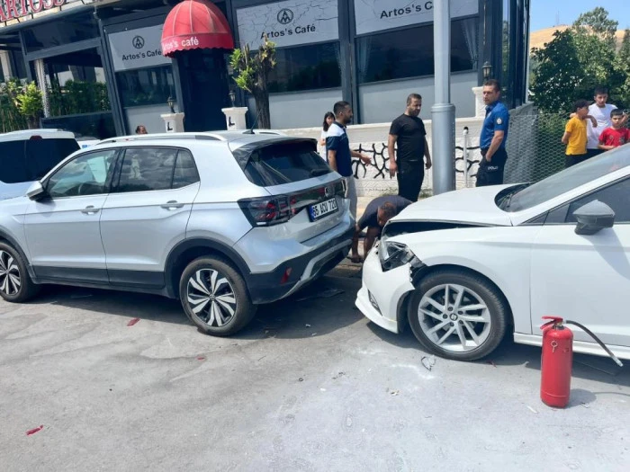 Gevaş'ta zincirleme kaza: 1 yaralı
