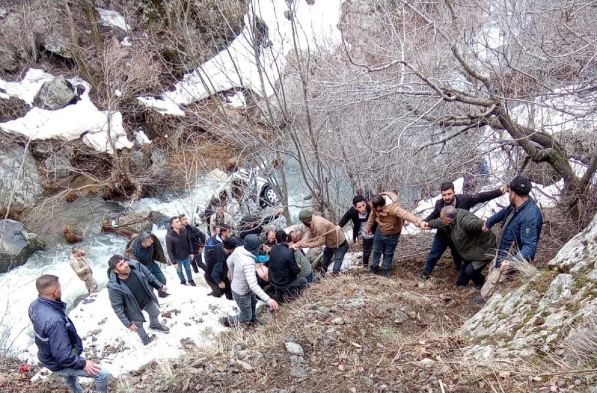 G&uuml;roymak'ta feci kaza: 3 &ouml;l&uuml;, 5 ağır yaralı