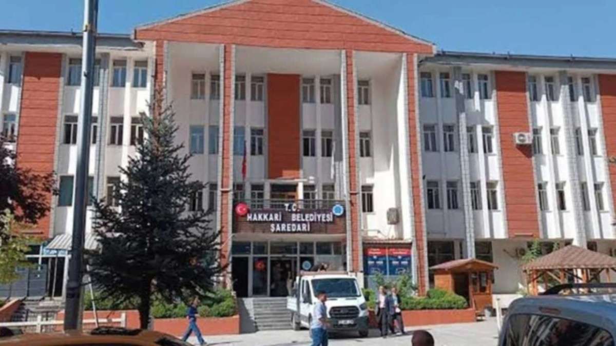 Hakkari Belediyesi Eş Başkanı Mehmet Akış g&ouml;zaltına alındı