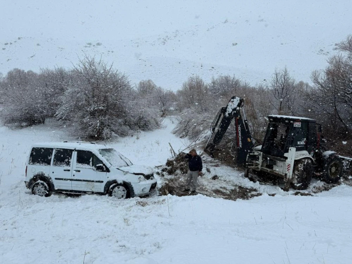 Hakkari-Van kara yolunda kaza: 2 yaralı