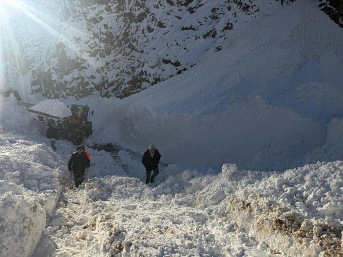 Hakkari-Van karayolu ulaşıma a&ccedil;ıldı