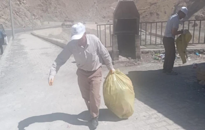Hakkari-Van karayolunda temizlik çalışması
