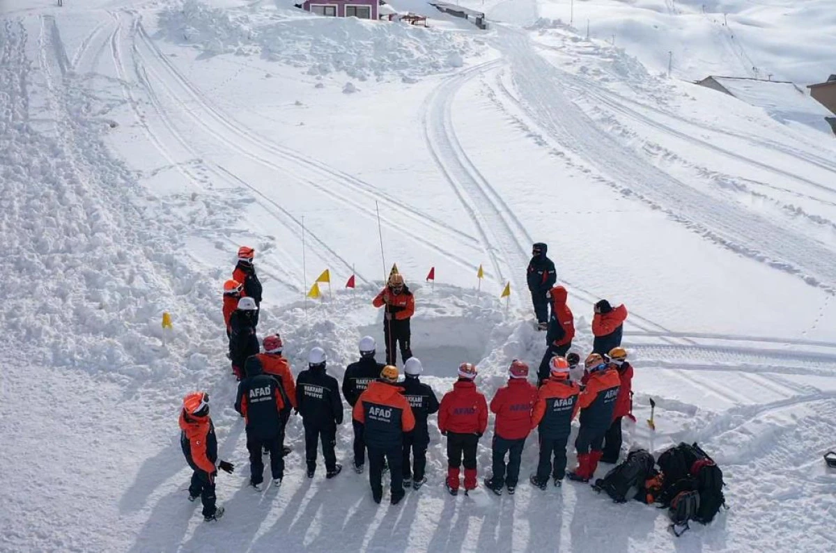 Hakkari&rsquo;de itfaiye ve AFAD personeline &lsquo;&Ccedil;ığda Farkındalık Eğitimi&rsquo; verildi