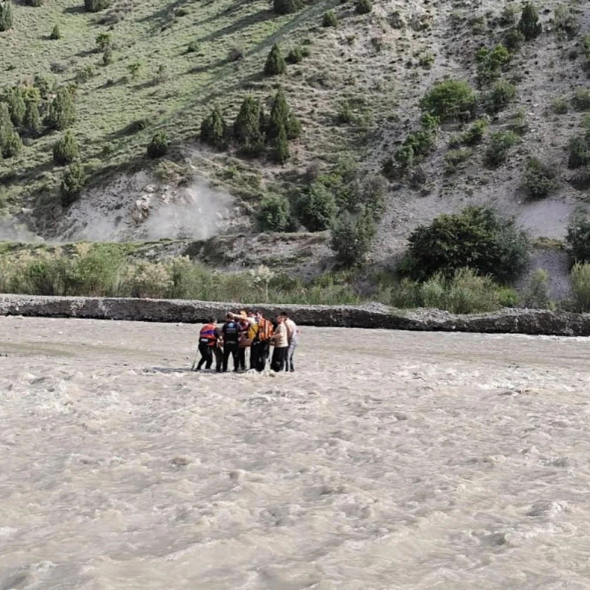 Hakkari'de Zap suyuna d&uuml;şen şahıs hayatını kaybetti