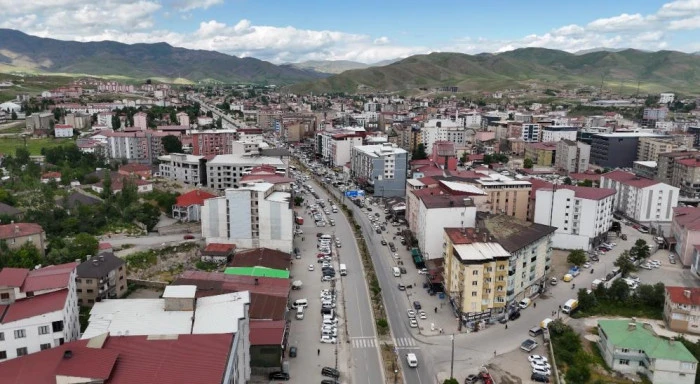 Hakkarililer havalimanına ek sefer istedi