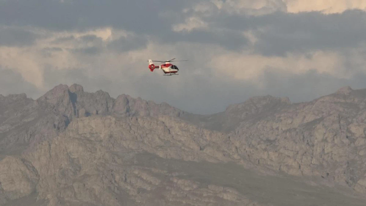  Hamile kadın ambulans helikopter ile Van'a getirildi