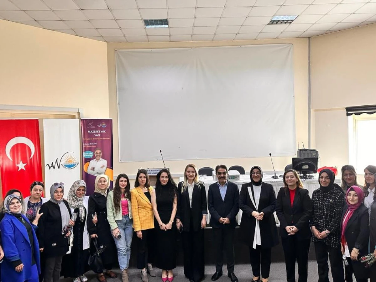 'Her Şeye Rağmen, Mazeret Yok Çıkış Var Van' semineri düzenlendi