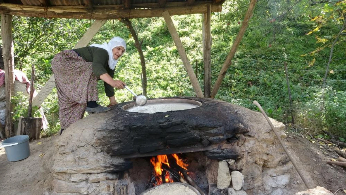 Hizan'da bir asırlık gelenek: &Uuml;z&uuml;mden doğal pekmez &uuml;retiyorlar