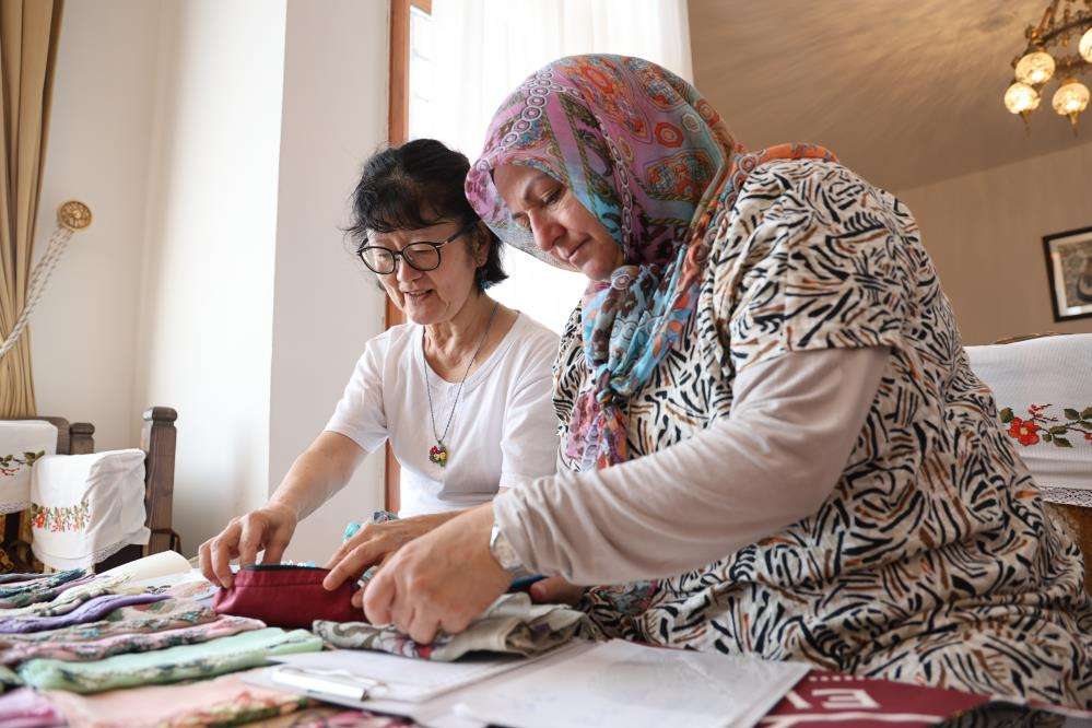 İğne oyası öğrenmek için 8 bin 259 kilometre yol katettiler
