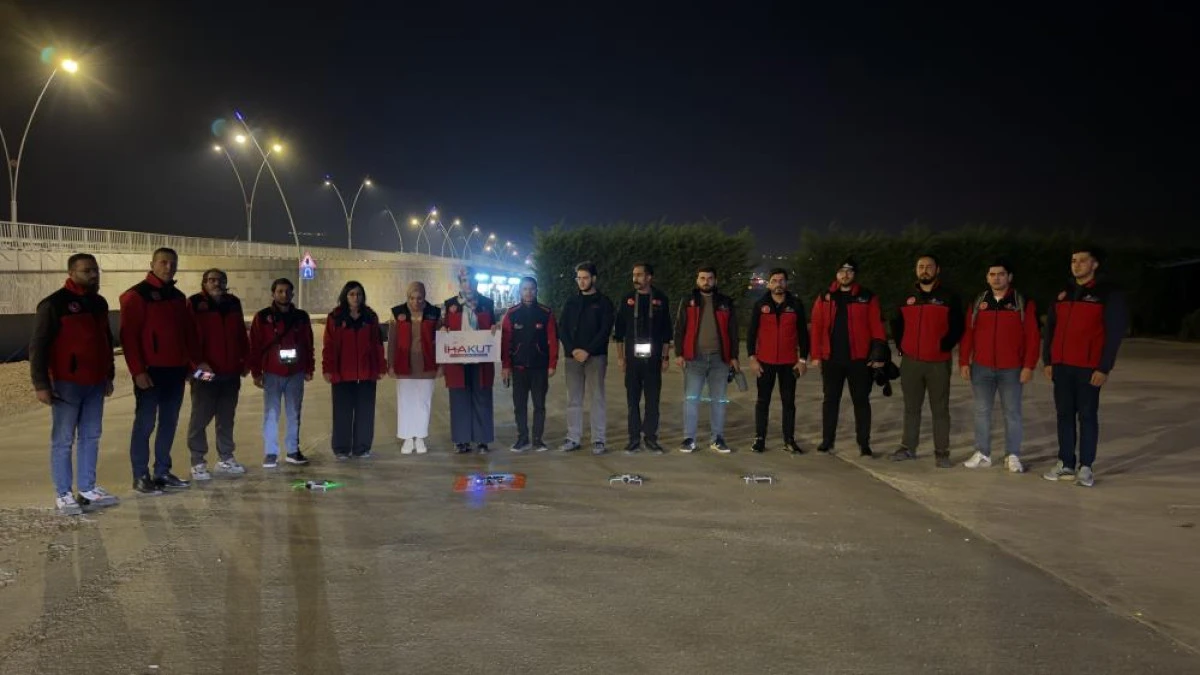 İHAKUT Van ekibinden deprem şehitleri anısına saygı u&ccedil;uşu