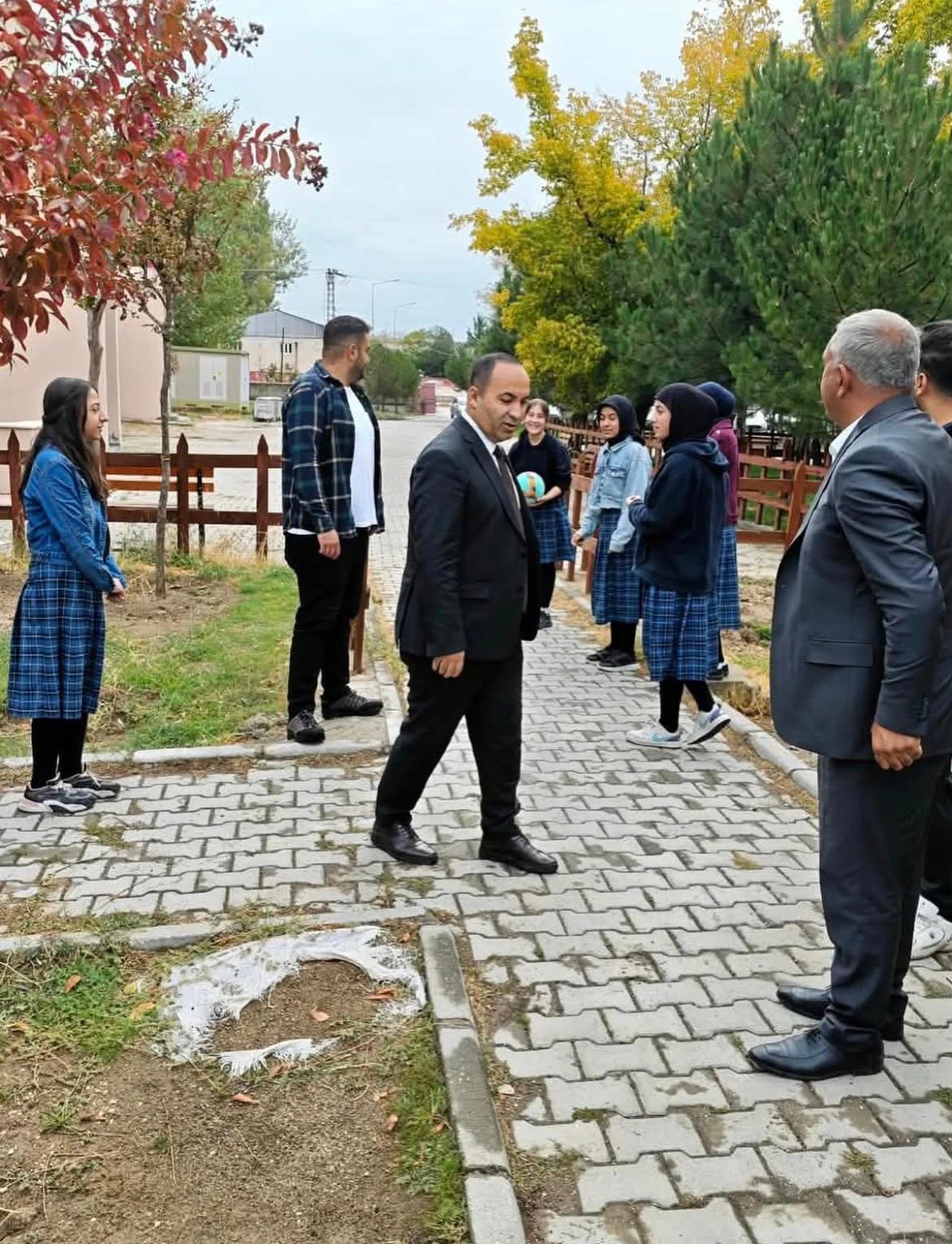 Erciş İl&ccedil;e Milli Eğitim M&uuml;d&uuml;r&uuml; Deniz&rsquo;den Okul Ziyareti