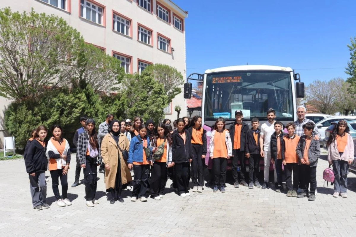 İlk ve ortaokul öğrencilerinden meslek yüksekokuluna ziyaret