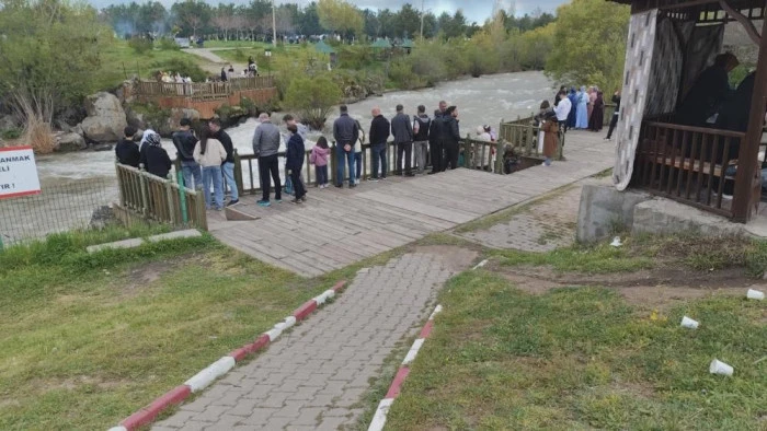 İnci kefalinin g&ouml;&ccedil; yolculuğunu g&ouml;rmeye gelenler eli boş ayrıldı
