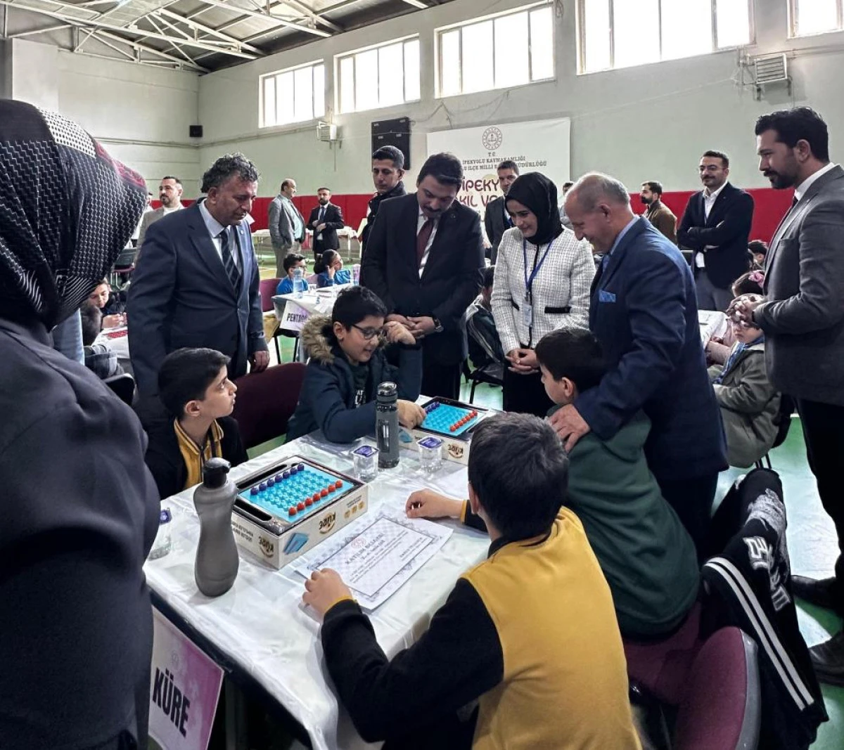 İpekyolu'nda akıl dolu rekabet: 180 &ouml;ğrenci zek&acirc; oyunlarında ter d&ouml;kt&uuml;