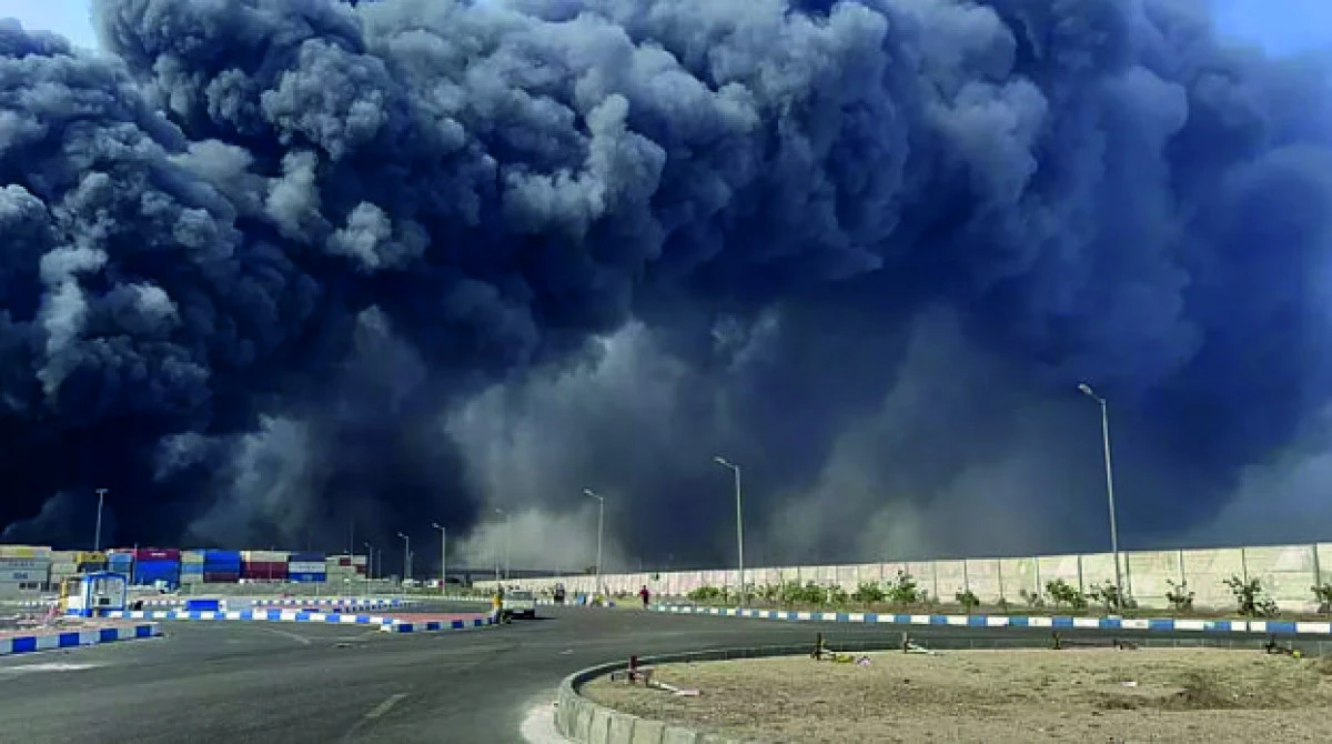 İran'ın g&uuml;neyindeki Bender Abbas'ta patlama