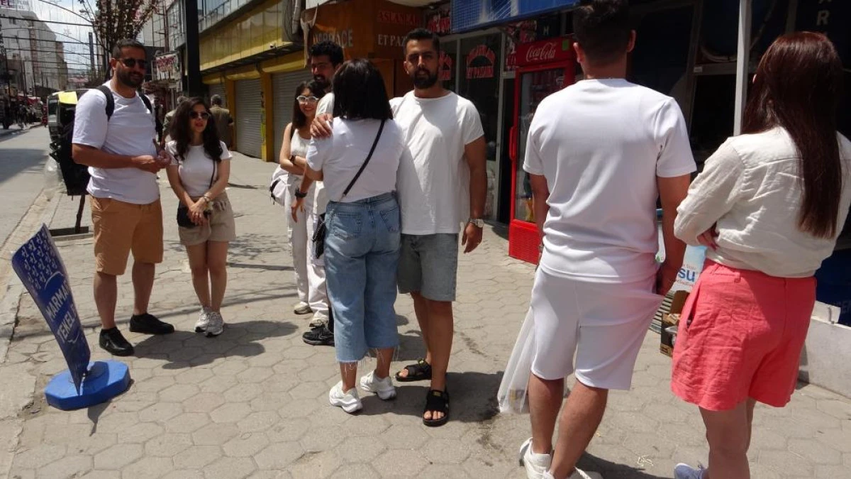 İRANLI TURİSTLER BU  BAYRAMDA VAN ESNAFINA  ÇİFTE BAYRAM YAŞATTI