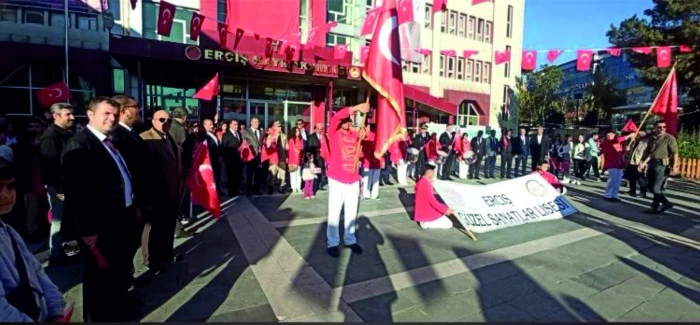 ERCİŞ’TE COŞKULU 29 EKİM CUMHURİYET BAYRAMI KUTLAMALARI YAPILDI