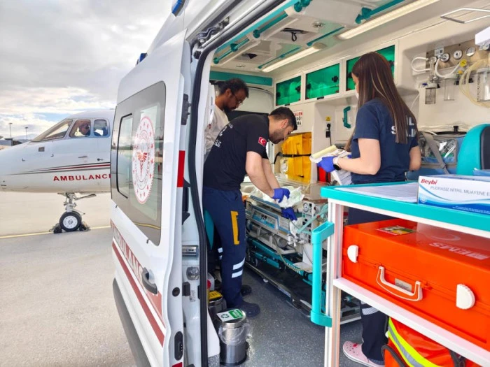 Kalp hastası bebek ambulans u&ccedil;akla İstanbul'a sevk edildi