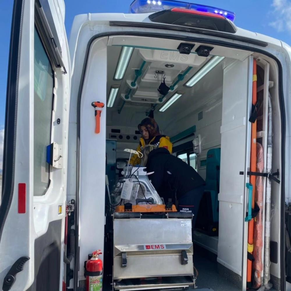 Kalp yetmezliği olan bebek ambulans uçakla Eskişehir'e sevk edildi