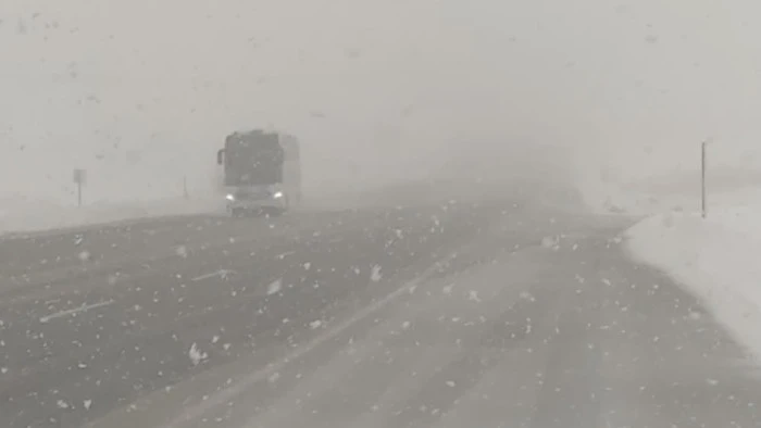 Kar yağışı Van-Bitlis yolunda etkili oluyor