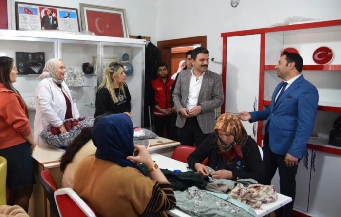 Kaymakam Gilan ADEM'lerdeki &uuml;retim &ccedil;alışmalarını inceledi