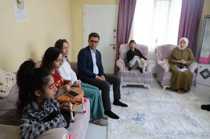 Kaymakam Karaloğlu&rsquo;ndan Anlamlı Anneler G&uuml;n&uuml; Ziyareti