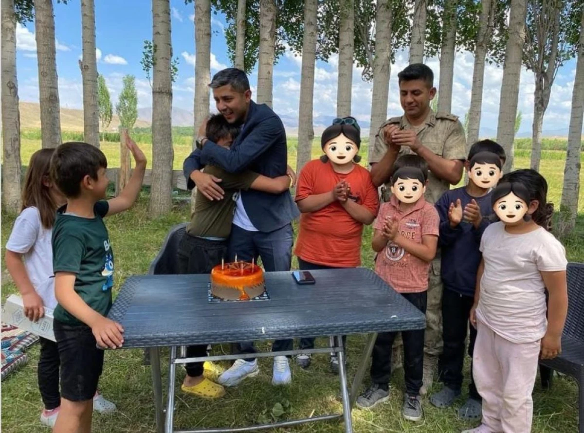 Kaymakam Mahir'den 'Sen Gül Dünya Gülsün' Projesi