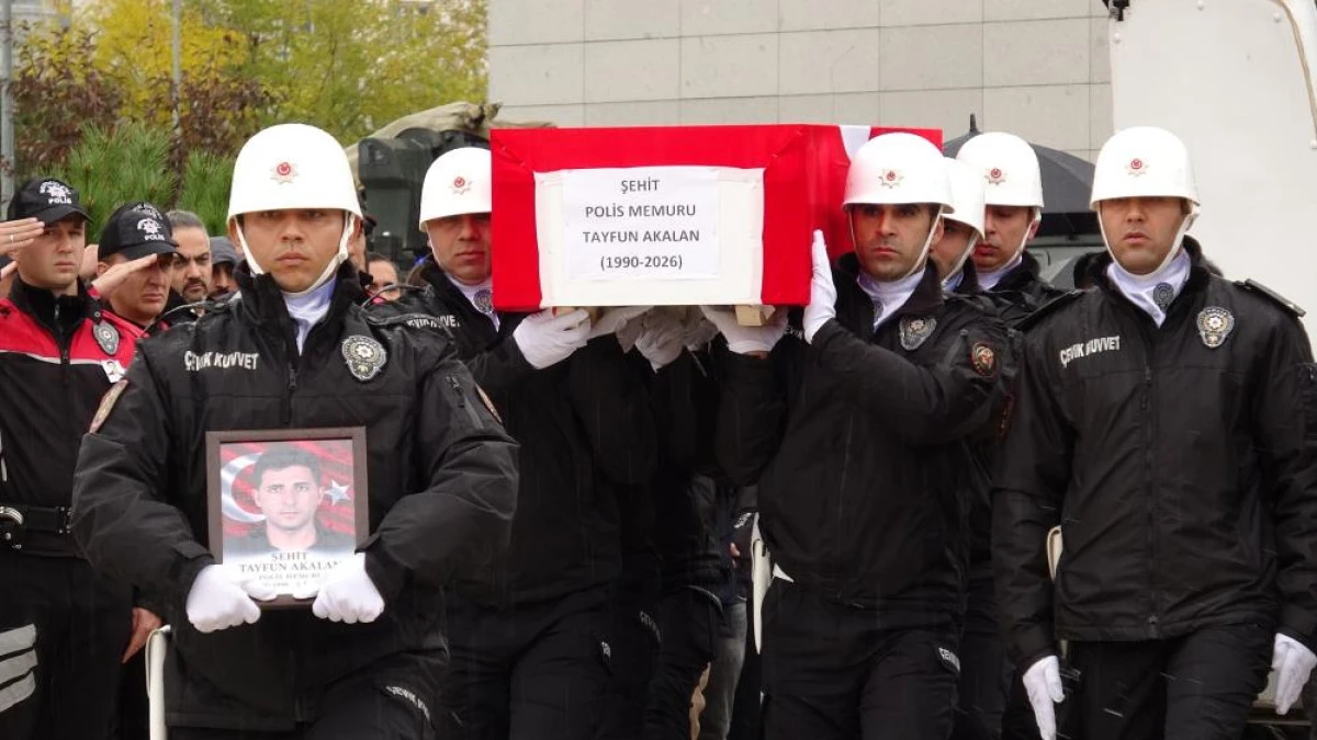 Kazada şehit d&uuml;şen polis memuru i&ccedil;in uğurlama t&ouml;reni d&uuml;zenlendi