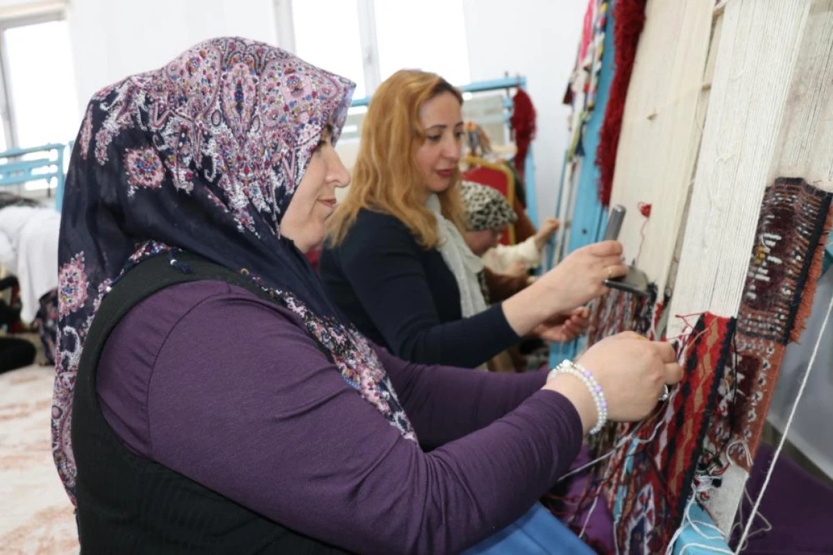 Kilimler kadınların eliyle sonraki nesillere aktarılıyor