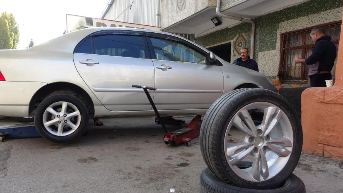 Kış lastiği zorunluluğu öncesi lastikçilerde yoğunluk