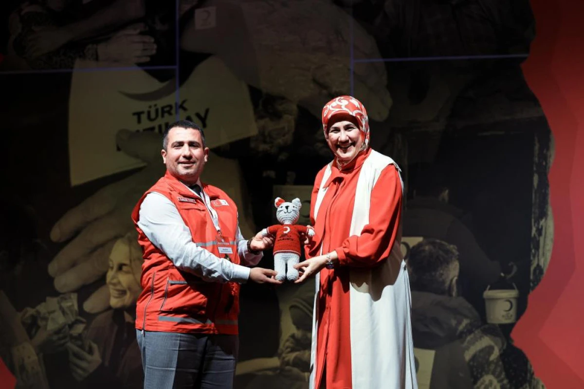 Kızılay Muradiye Şubesi iyilikte T&uuml;rkiye birincisi oldu