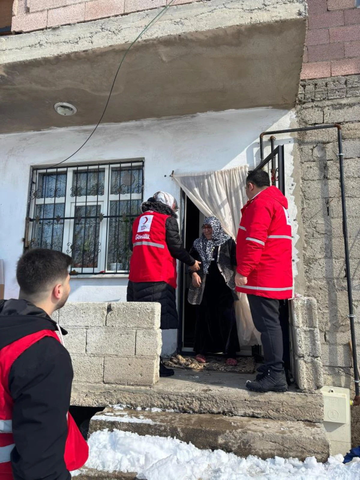 Kızılay Muradiye Şubesi'nden 8 Mart ziyareti
