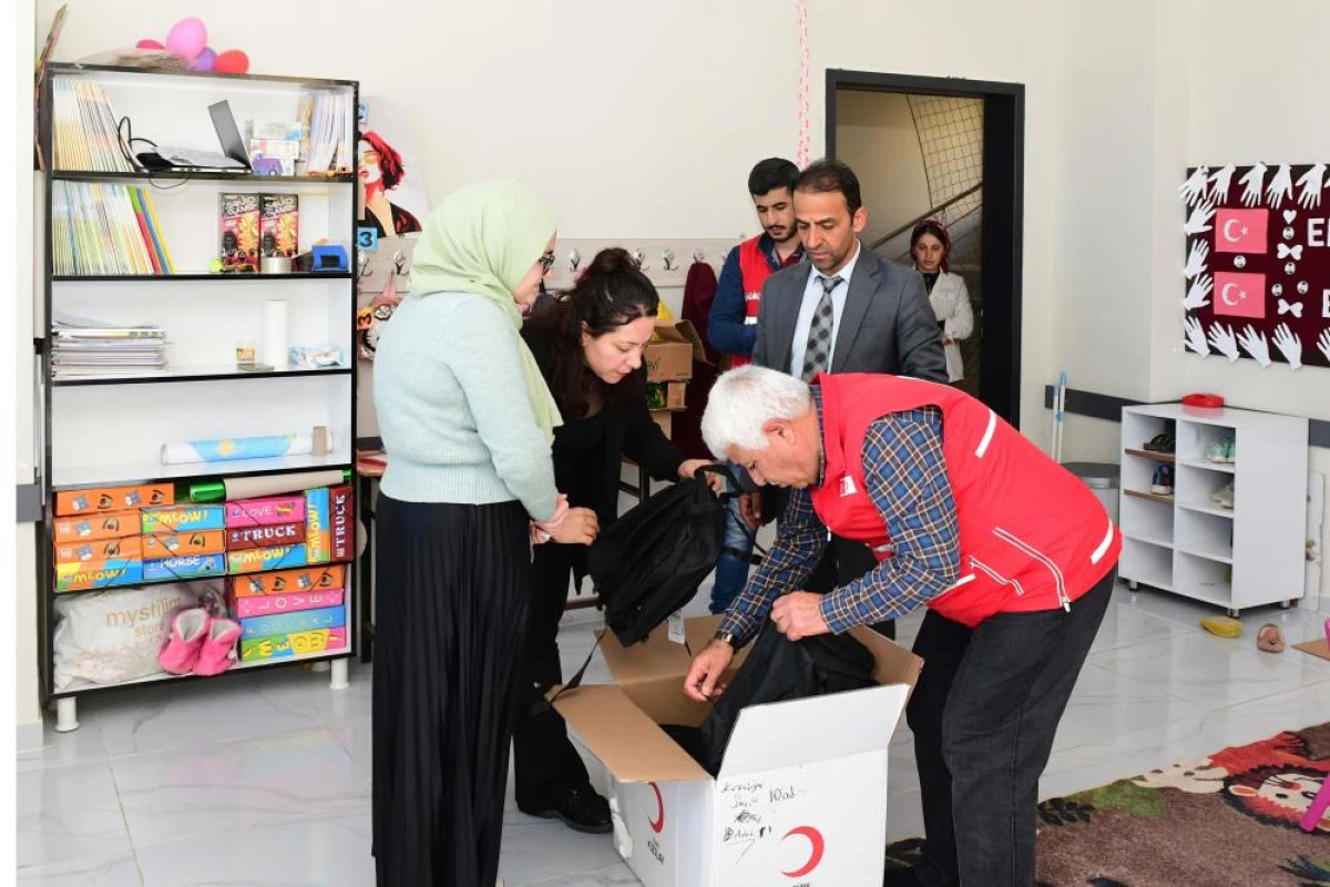 Kızılay’dan Çatak’taki öğrencilere anlamlı destek