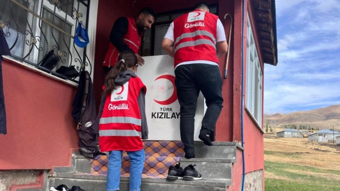 Kızılay&rsquo;dan ihtiya&ccedil; sahibi vatandaşa tekerlekli sandalye desteği
