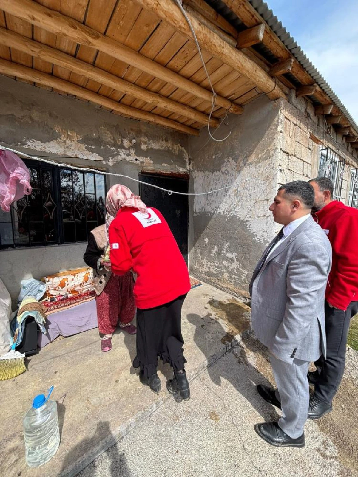 Kızılay&rsquo;dan yalnız yaşayan yaşlılara bayram ziyareti