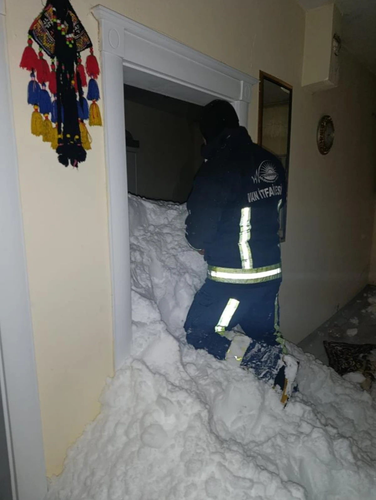 Mahalleye &ccedil;ığ d&uuml;şt&uuml;: 1 kişi kayıp, 22 ev boşaltıldı