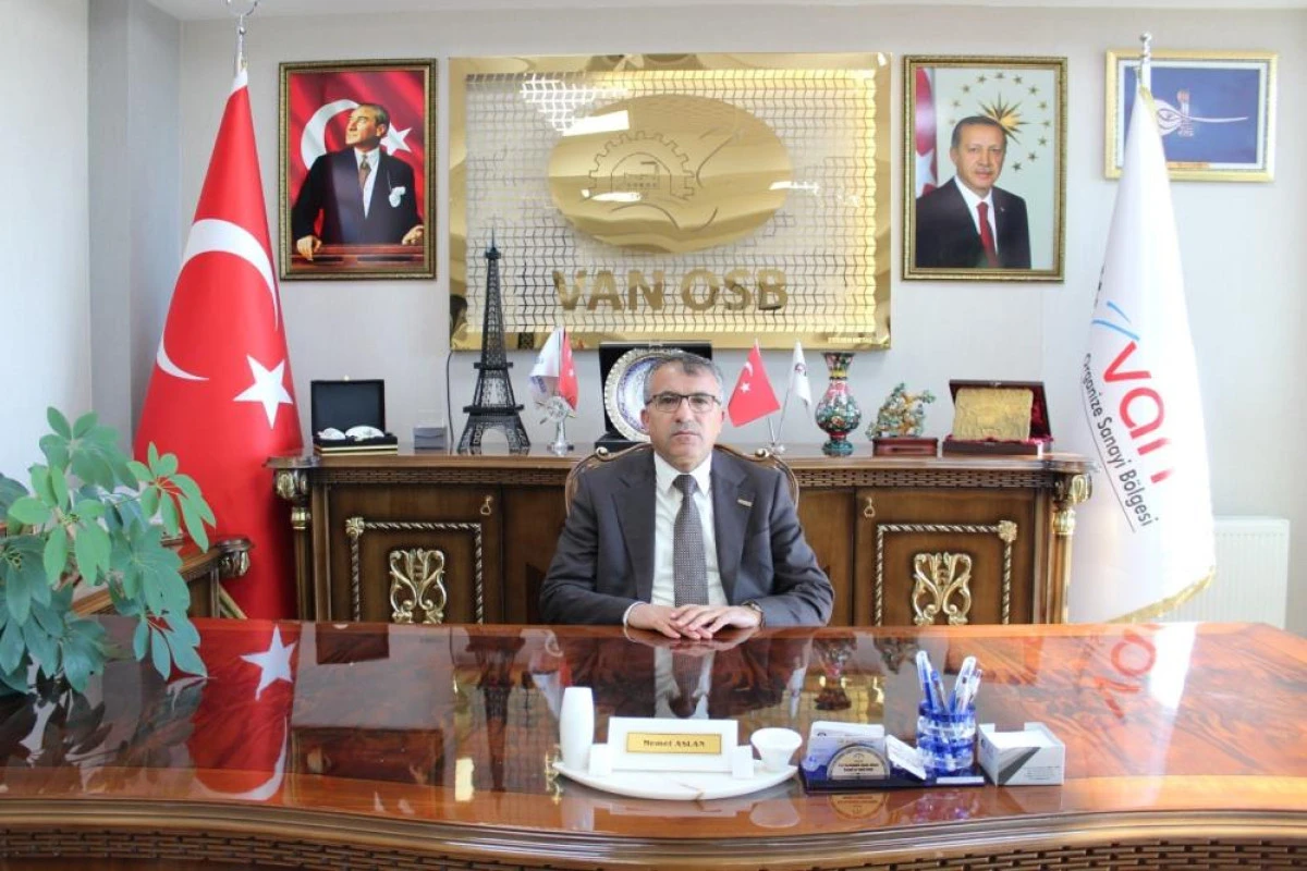 Memet Aslan: "Van hafif raylı sistem projesi, şehrimizin geleceğine yapılan en b&uuml;y&uuml;k yatırımlardan biridir"