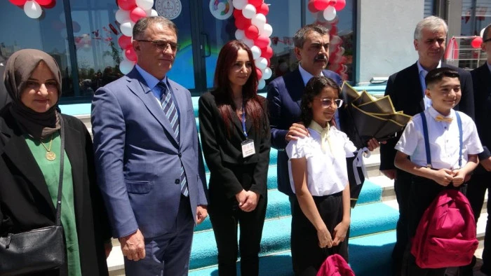 Milli Eğitim Bakanı Tekin, Erciş Bilim ve Sanat Merkezi'nin açılışını yaptı