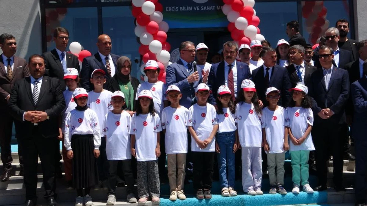 Milli Eğitim Bakanı Tekin, Erciş Bilim ve Sanat Merkezi'nin açılışını yaptı