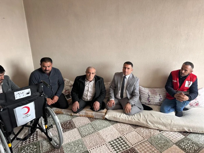 Muradiye il&ccedil;esinde anlamlı bayram hediyesi