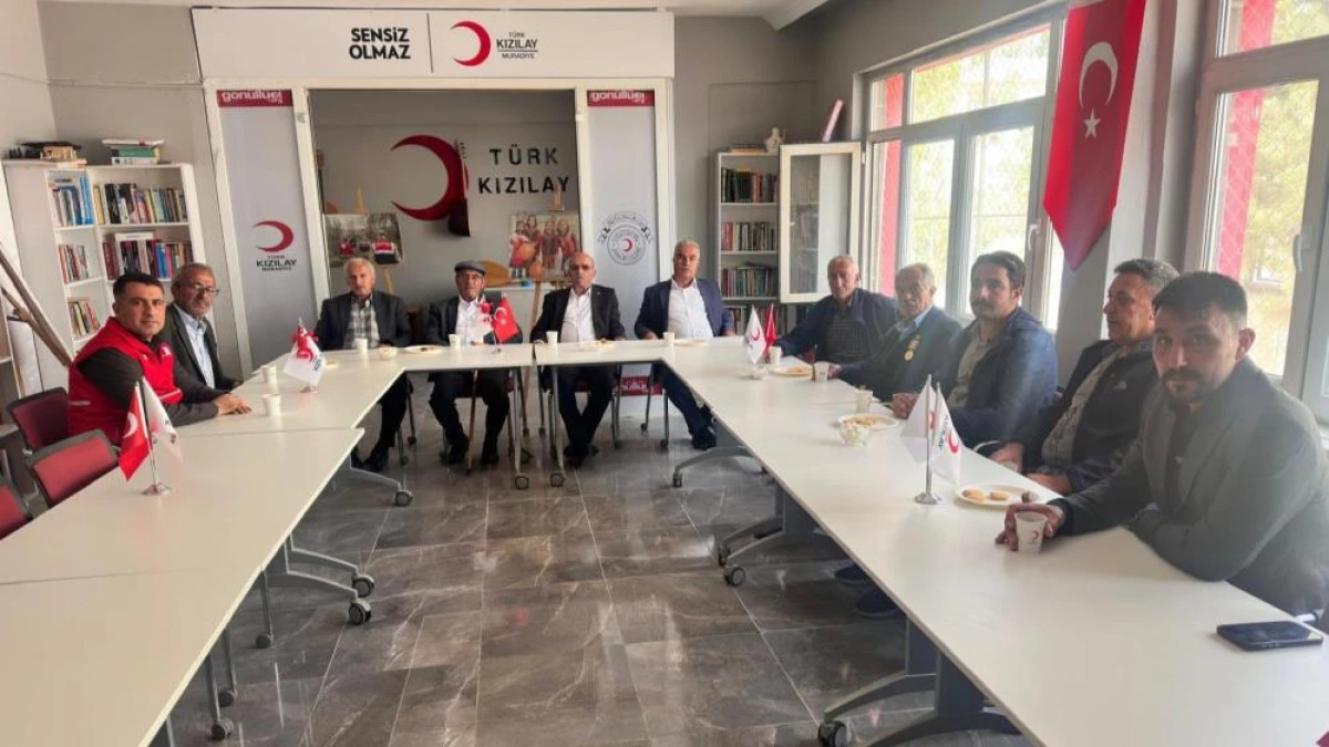Muradiye Kızılay Şubesi gazileri ağırladı