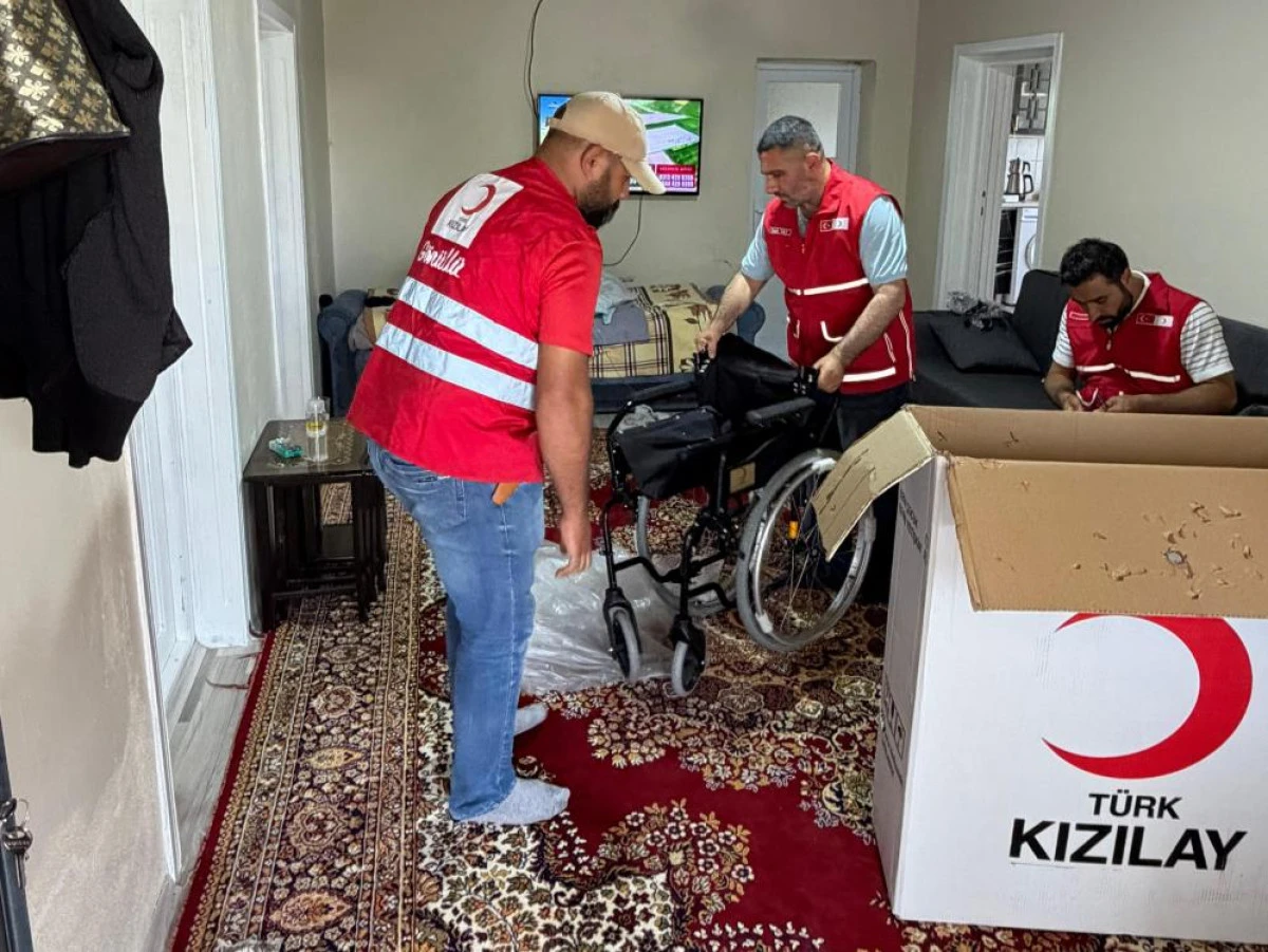 Muradiye Kızılay'ı engelleri kaldırmaya devam ediyor
