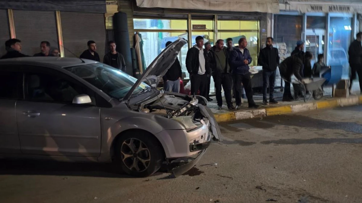 Muradiye&rsquo;de 3 ara&ccedil; &ccedil;arpıştı