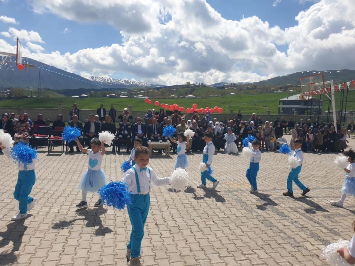 Muradiye&rsquo;de &lsquo;Bahar Şenliği&rsquo; d&uuml;zenlendi