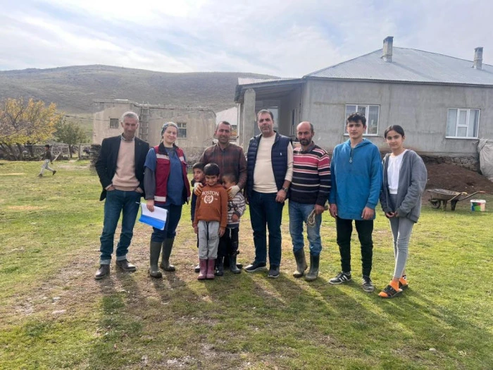 Muradiye'de buzağı ölümlerini azaltmaya yönelik eğitim seferberliği