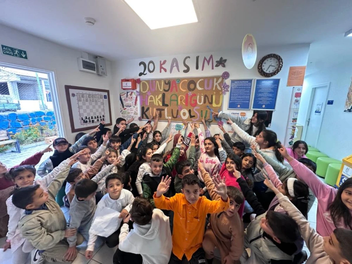 Muradiye'de Dünya Çocuk Hakları Günü Kutlandı