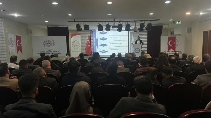 Muradiye'de "Eğitim Y&ouml;netiminde Liderlik, Vizyon ve Y&ouml;netim Semineri" d&uuml;zenlendi