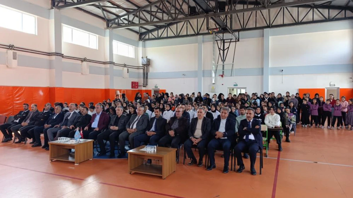 Muradiye’de imam hatip okullarının 74. kuruluş yıl dönümü kutlandı