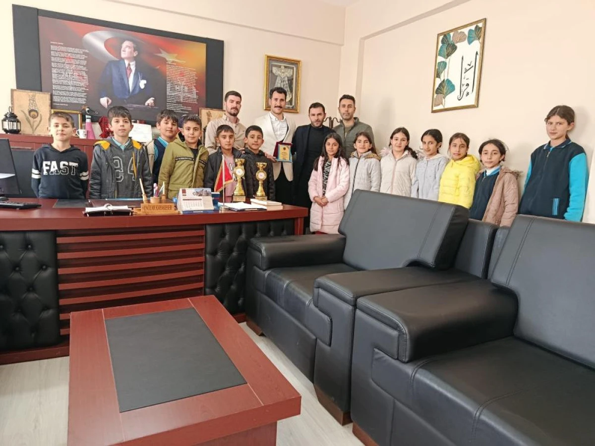 Muradiye&rsquo;nin minik halk oyuncuları il birincisi oldu