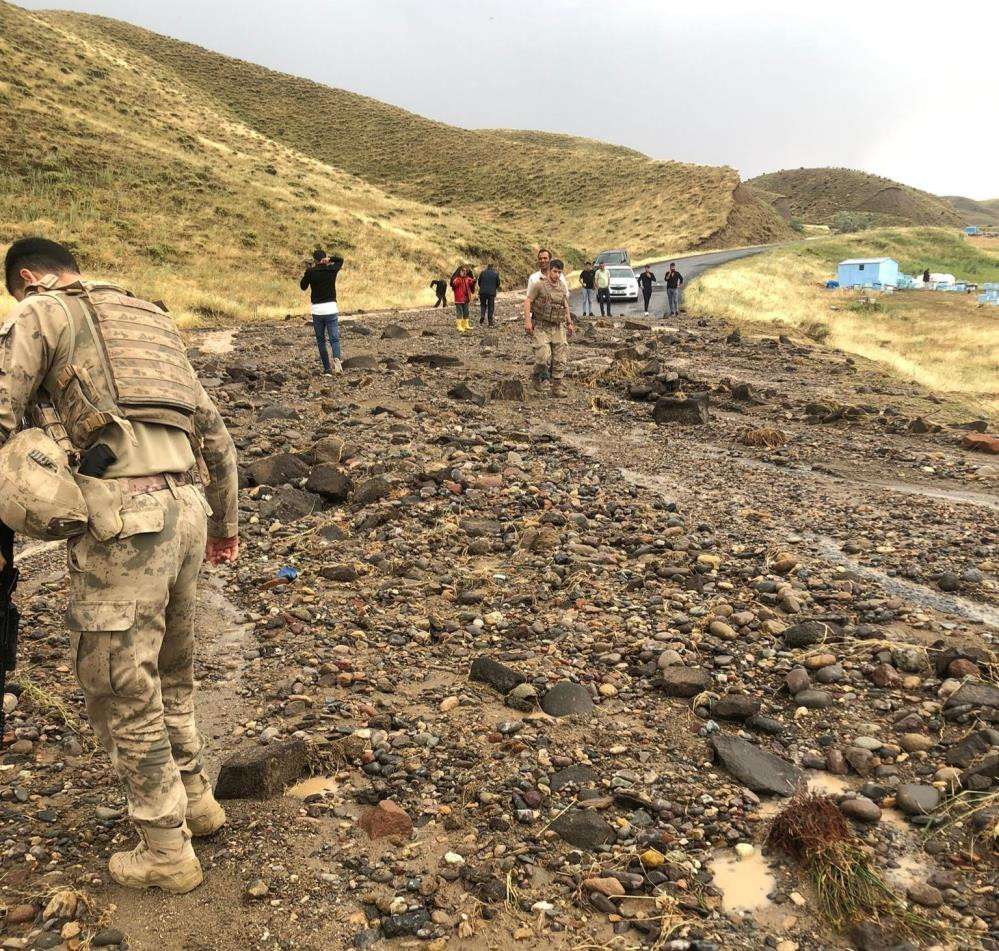 MUŞ MALAZGİRT'TE DA SEL CAN ALDI